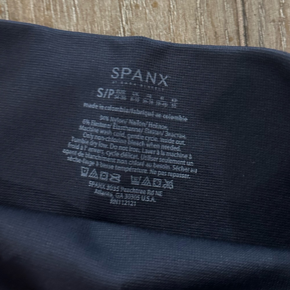 Spanx Dark Patterned Leggings - image 5